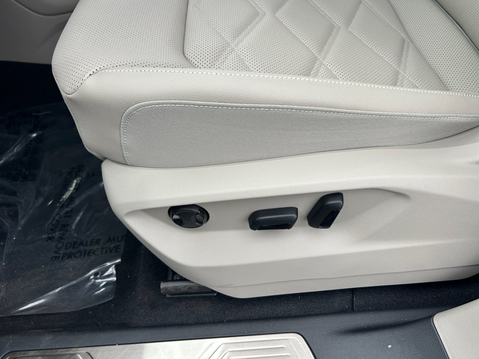 2026 Volkswagen Atlas SE w/Tech - Photo 14