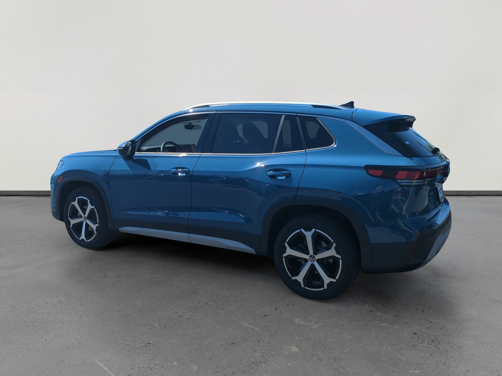 2025 Volkswagen Tiguan SE photo 3