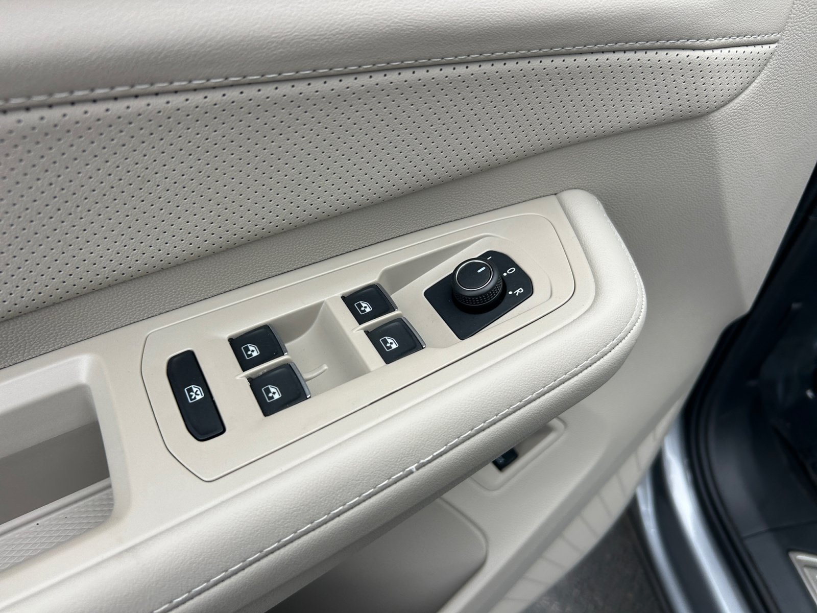 2026 Volkswagen Atlas SE w/Tech - Photo 13