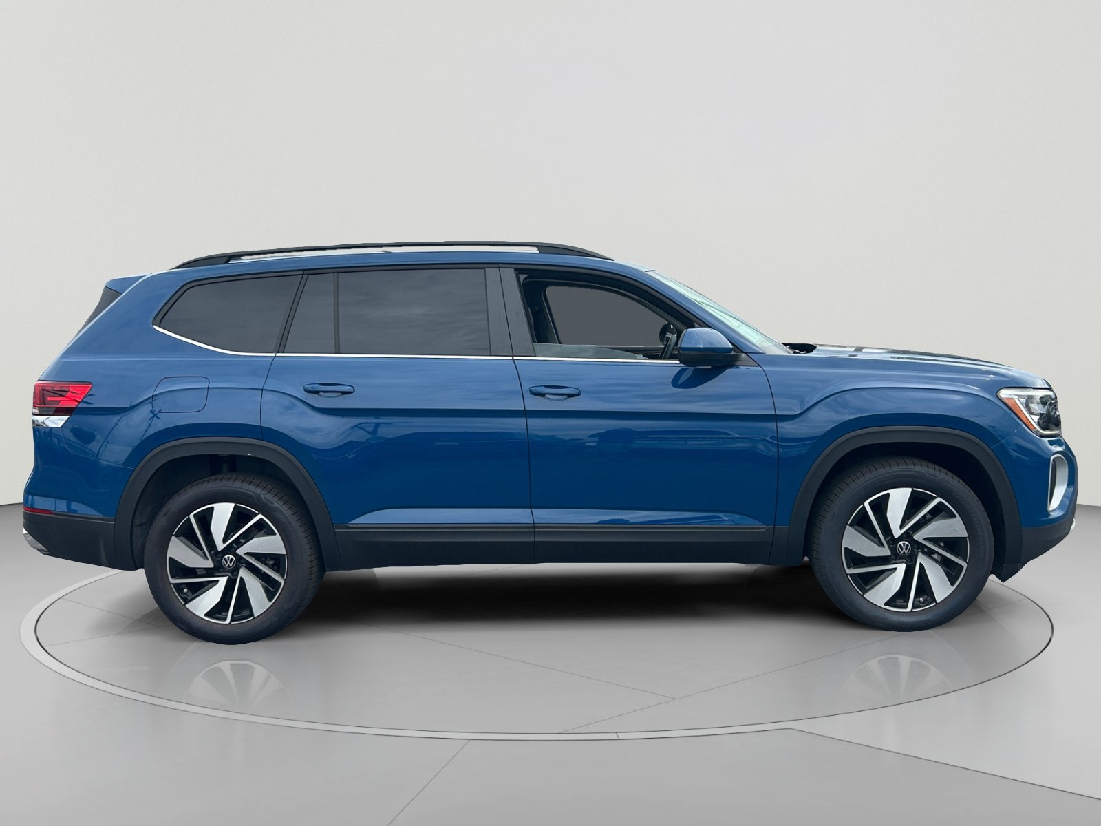 2026 Volkswagen Atlas SE w/Tech - Photo 6