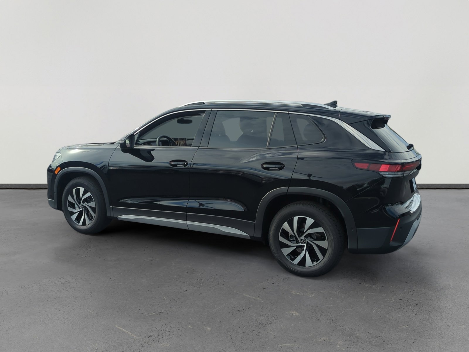 2026 Volkswagen Tiguan S photo 3