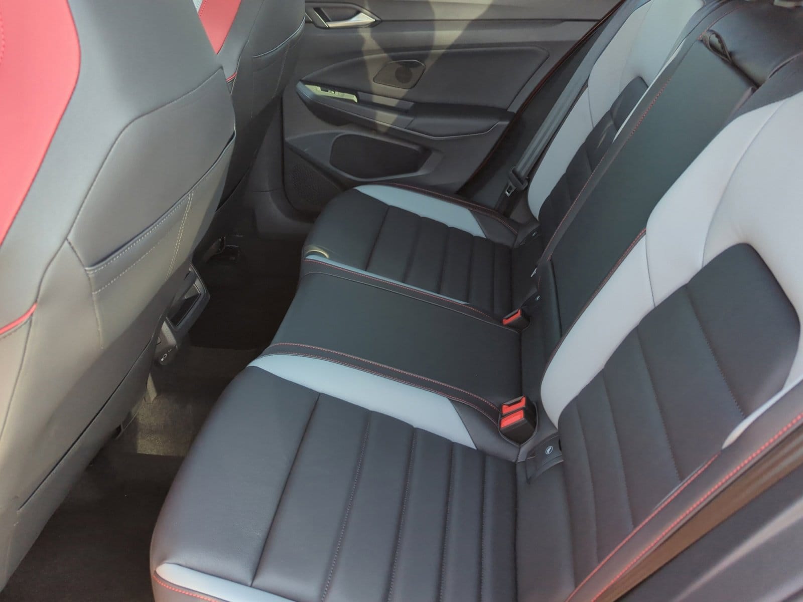 2025 Volkswagen Golf GTI SE - Photo 17