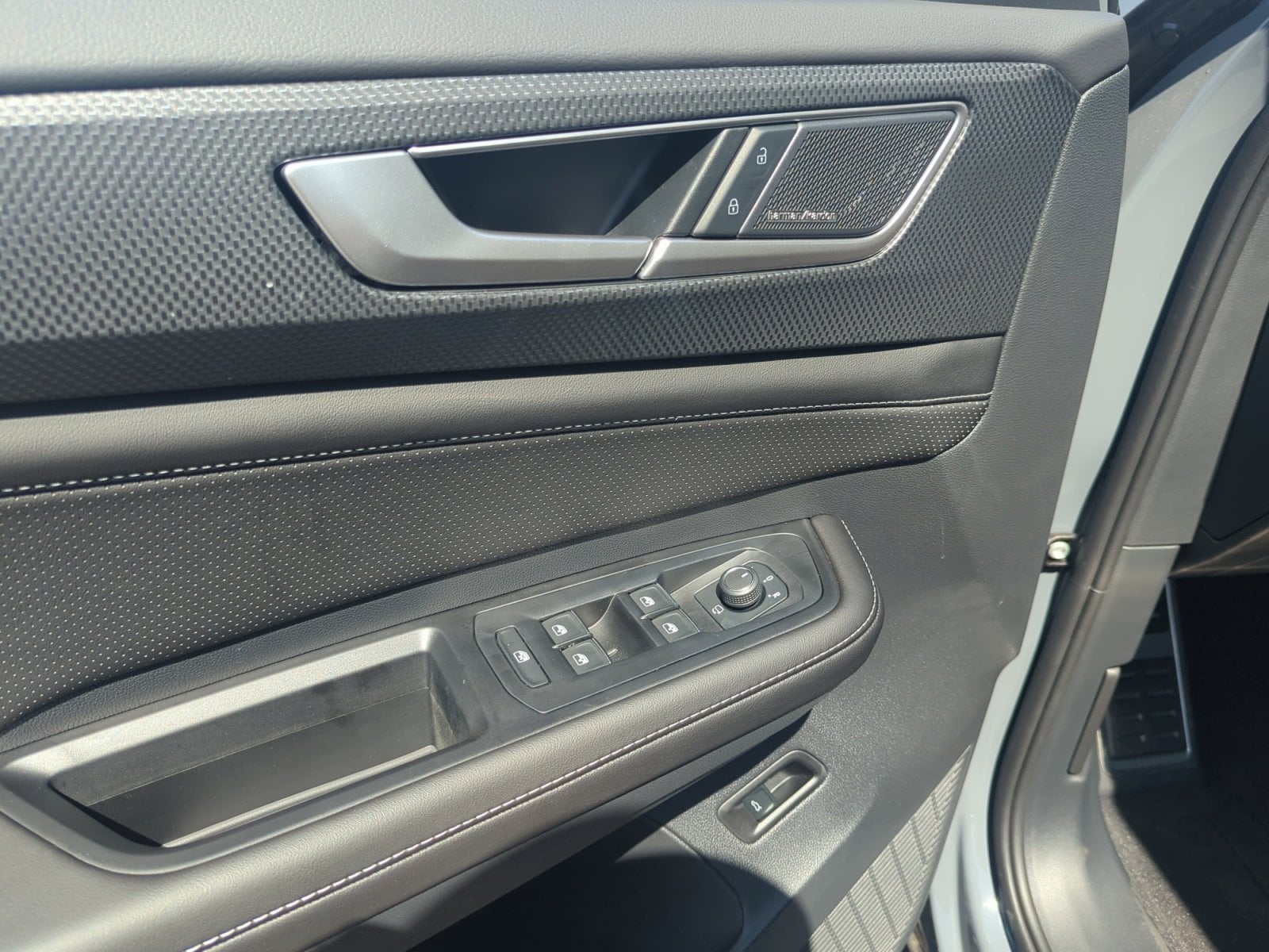 2026 Volkswagen Atlas Cross Sport SEL Premium R-LINE - Photo 13