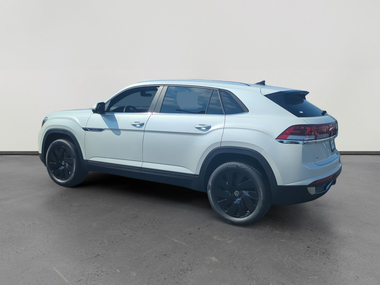 2026 Volkswagen Atlas Cross Sport SE Technology photo 3