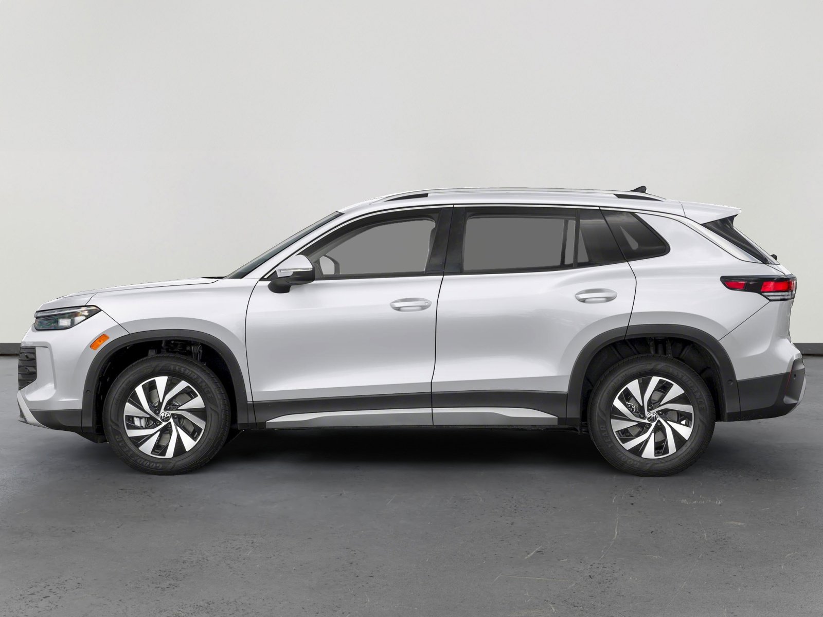2025 Volkswagen Tiguan S photo 3