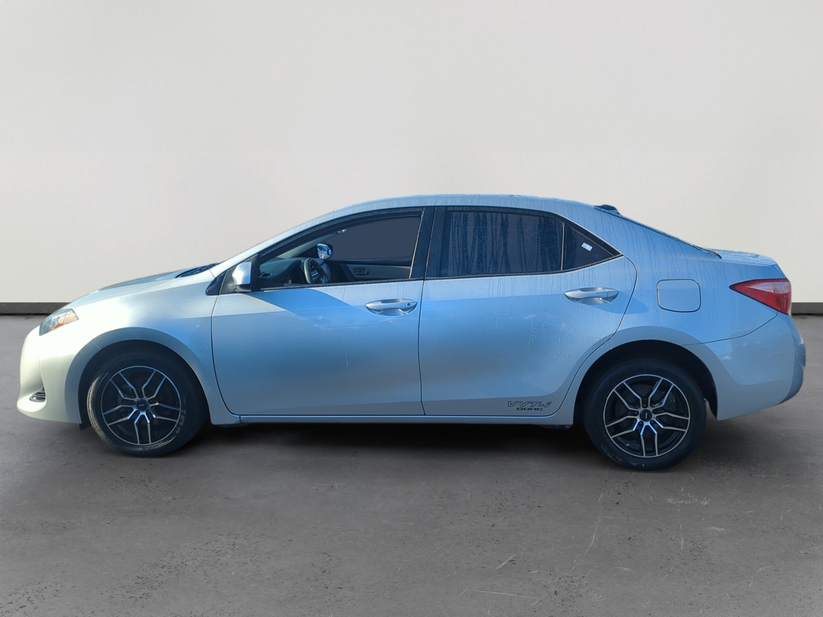 2017 Toyota Corolla LE photo 2