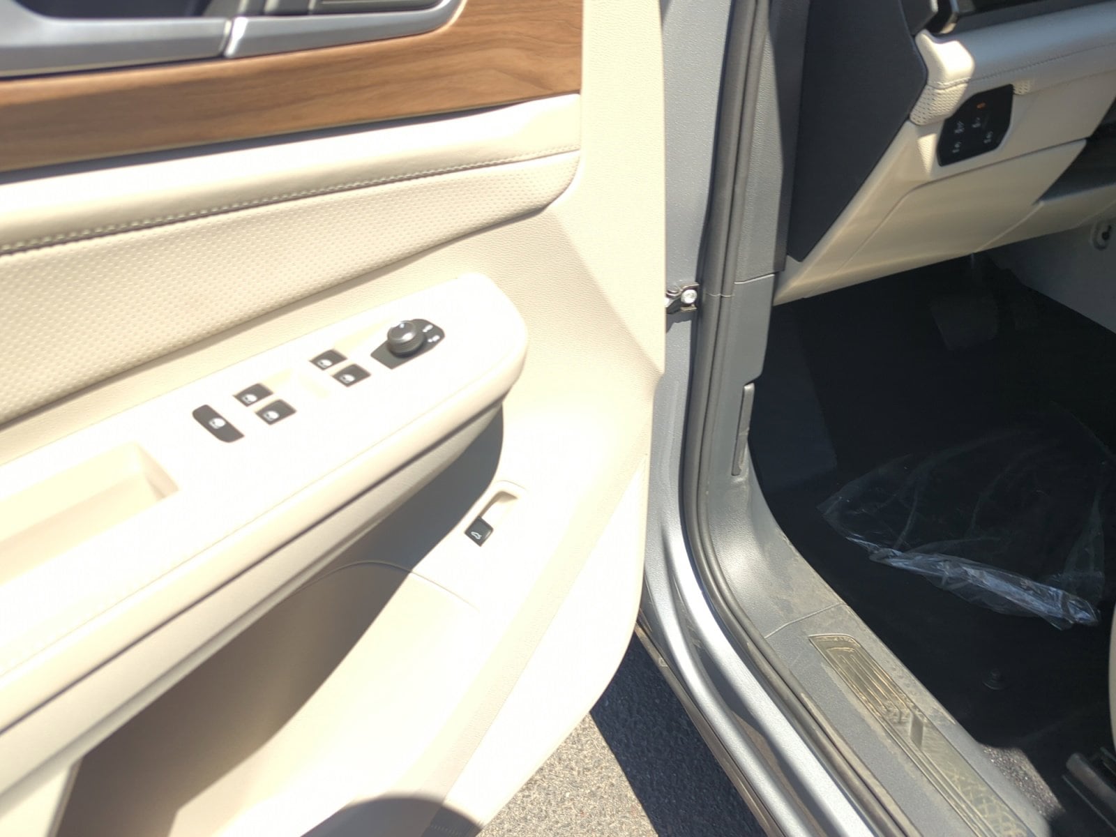 2026 Volkswagen Atlas SE w/Tech - Photo 13