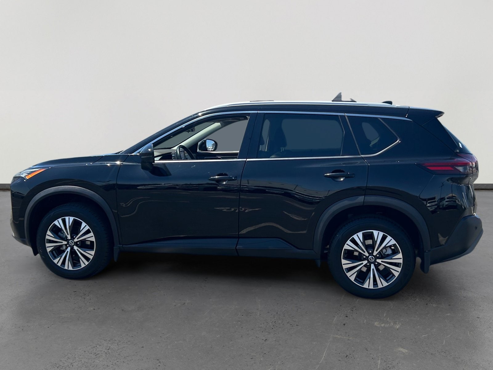 Used 2021 Nissan Rogue SV with VIN 5N1AT3BA8MC768747 for sale in Avondale, AZ