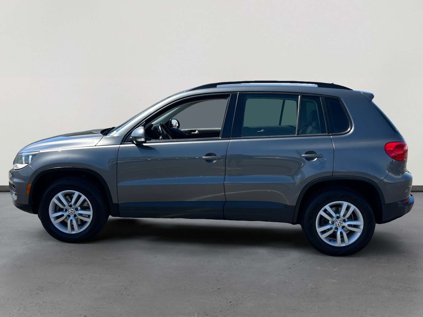 Used 2016 Volkswagen Tiguan S with VIN WVGAV7AX9GW581897 for sale in Avondale, AZ