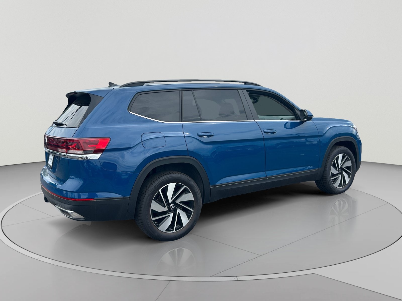 2026 Volkswagen Atlas SE w/Tech - Photo 5