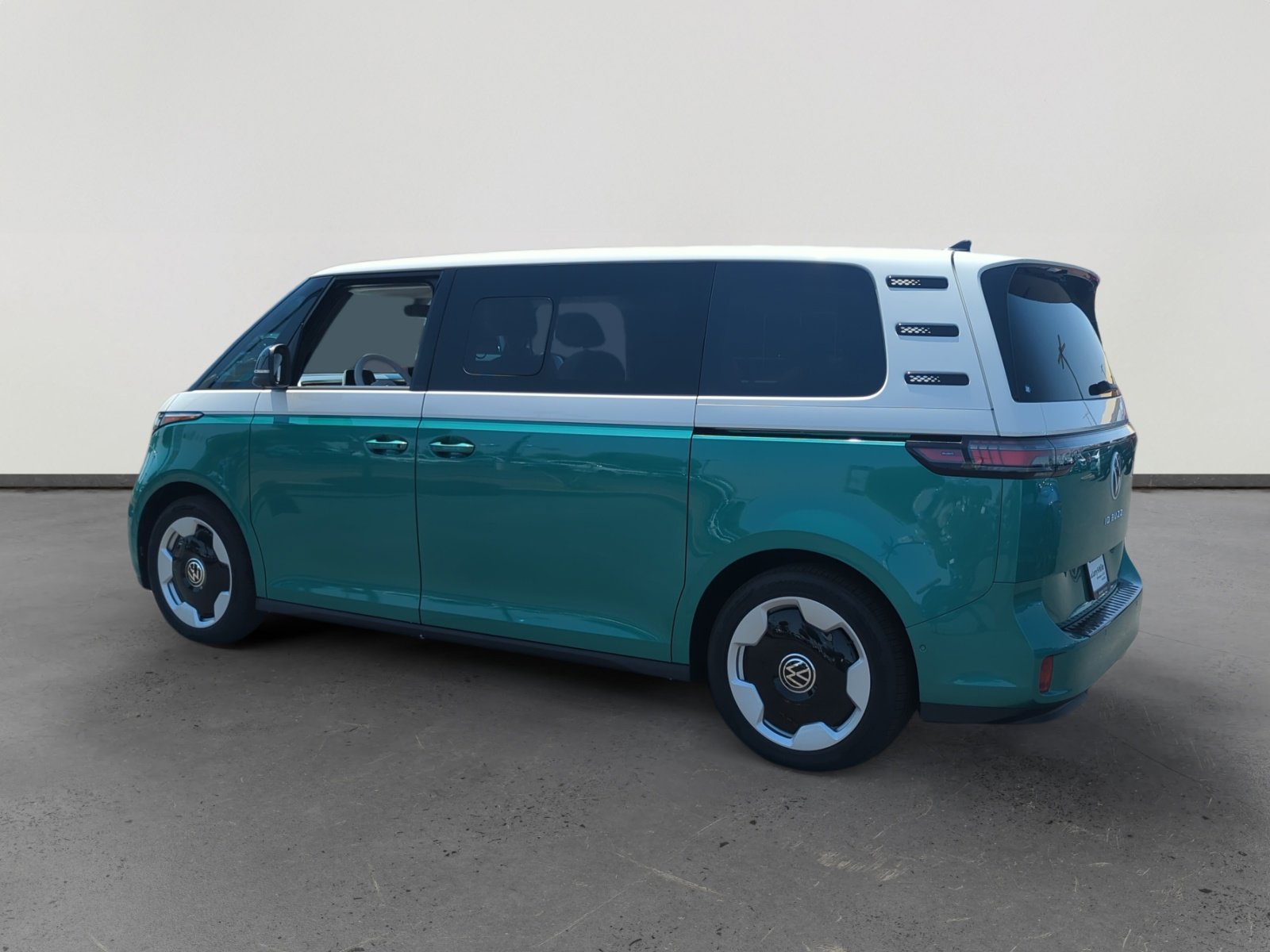 2025 Volkswagen ID. Buzz Pro Plus photo 3