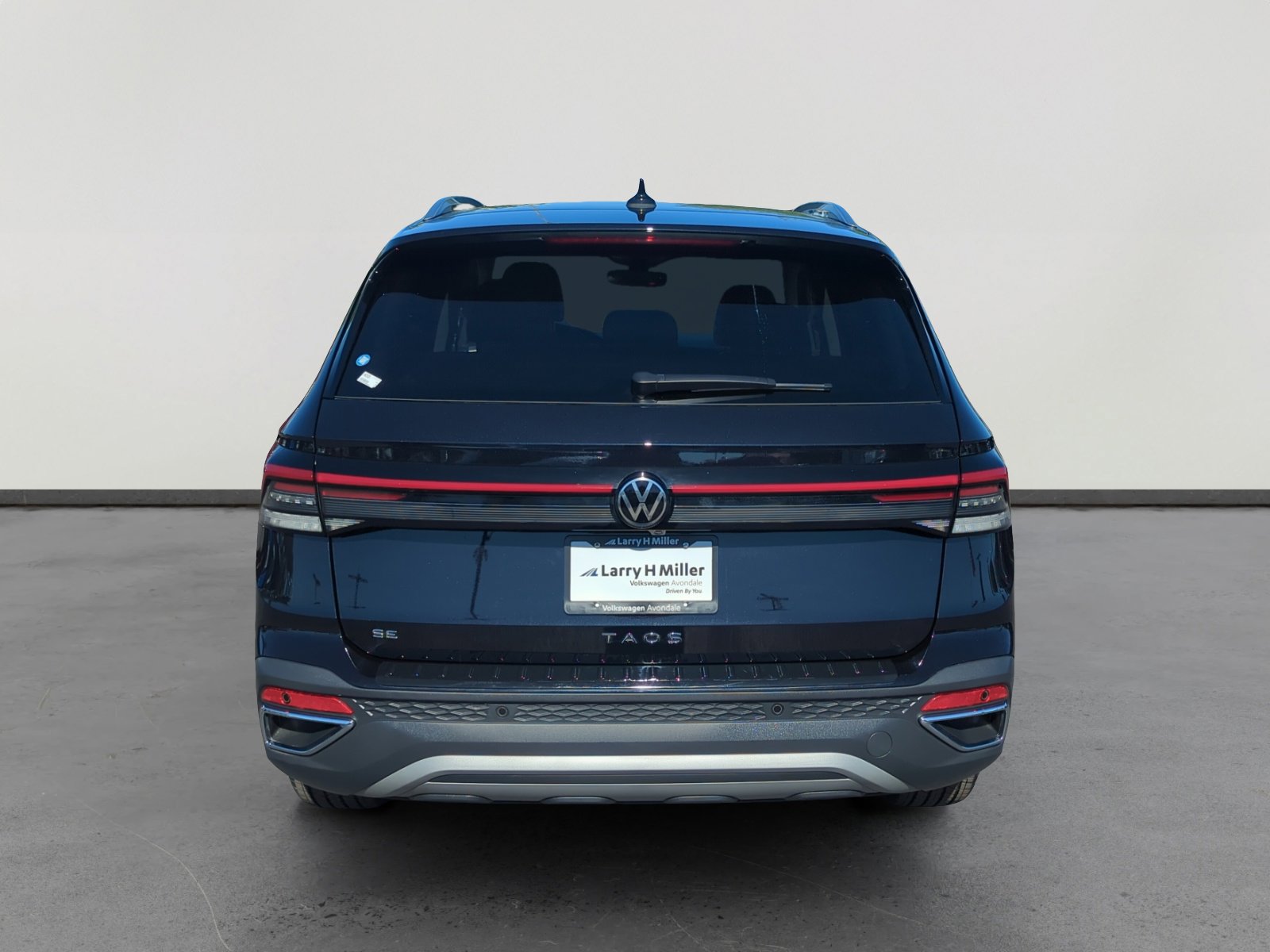 2025 Volkswagen Taos SE photo 4