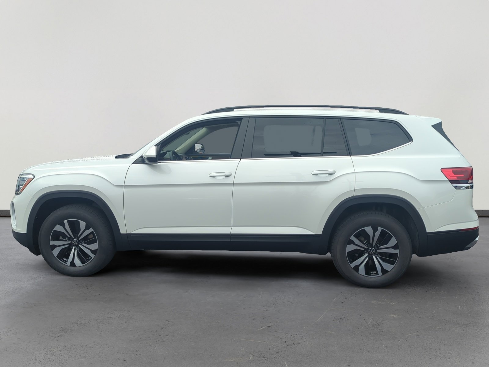 2026 Volkswagen Atlas SE photo 2