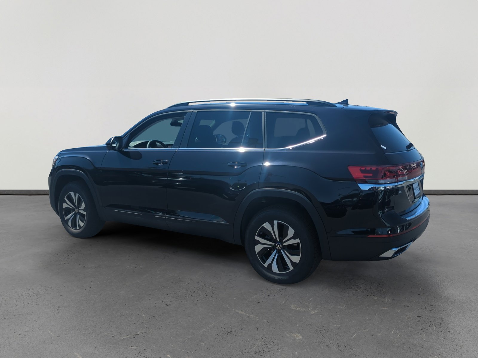 2026 Volkswagen Atlas SE photo 3