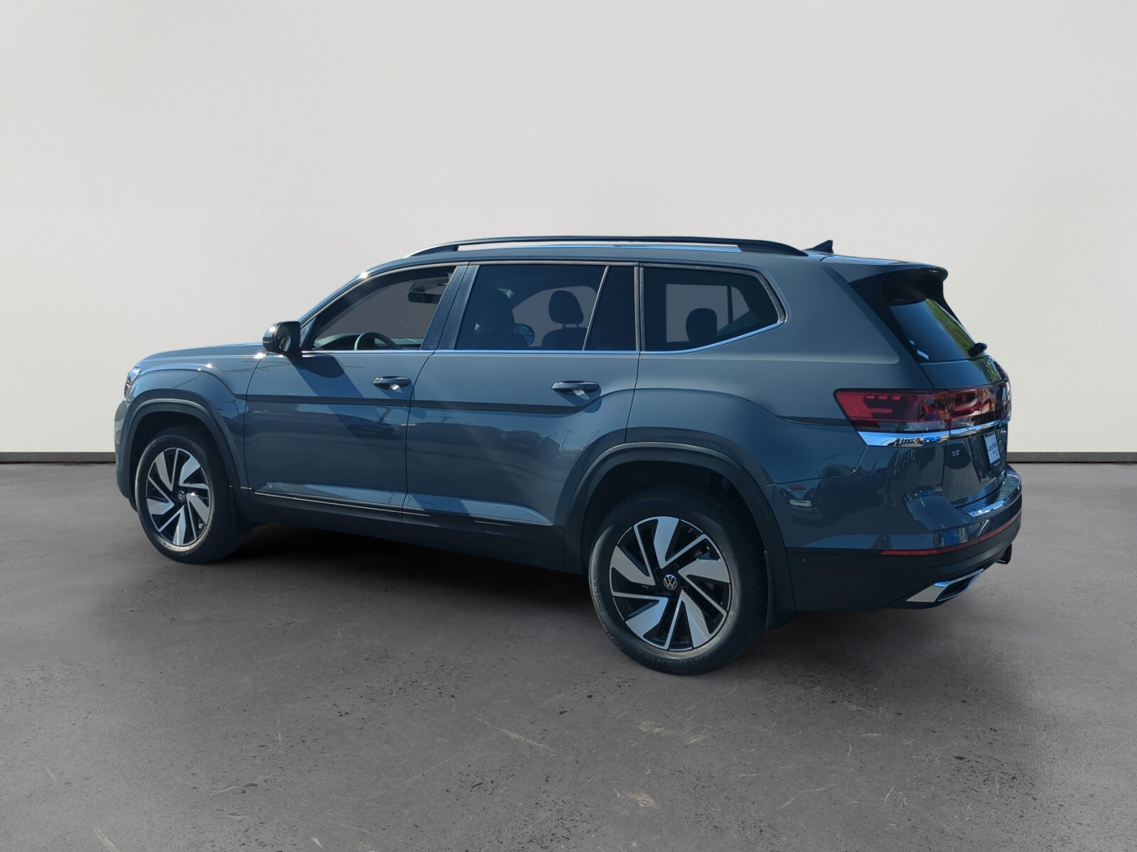 2026 Volkswagen Atlas SE Technology photo 3