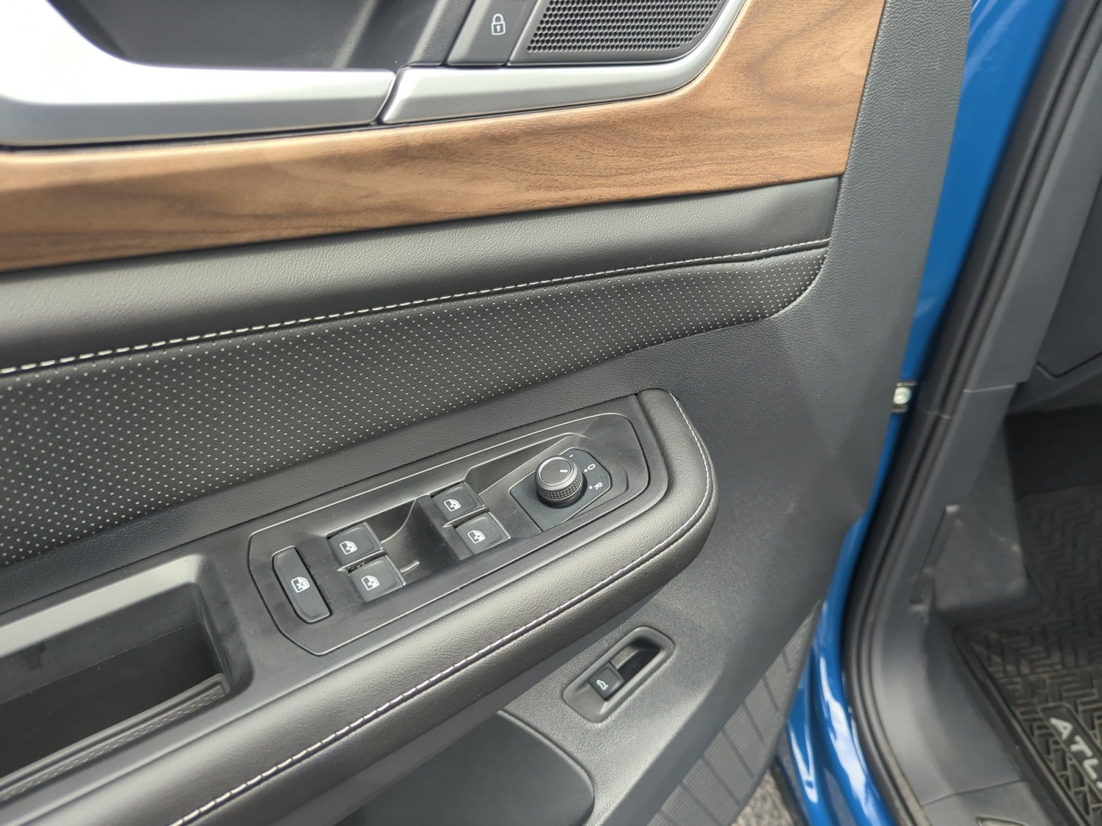 2026 Volkswagen Atlas SE w/Tech - Photo 13