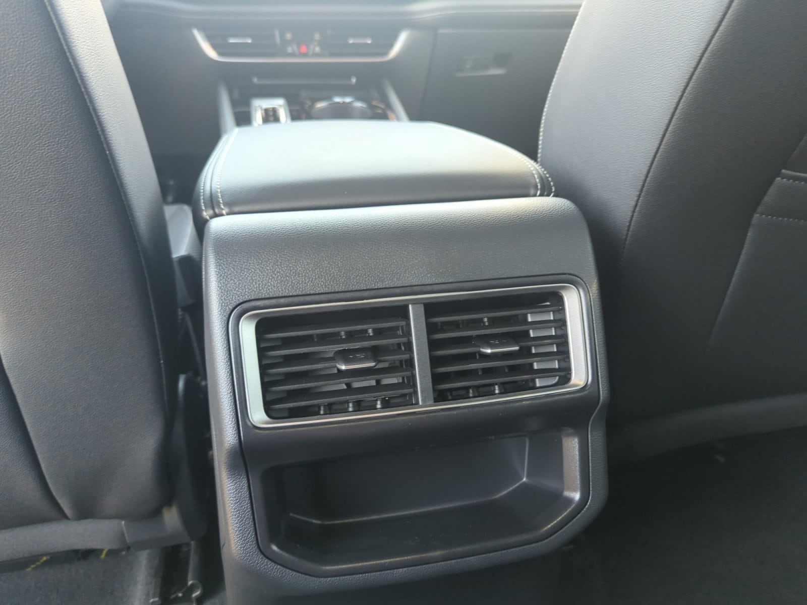 2026 Volkswagen Atlas Cross Sport SE w/Tech - Photo 30