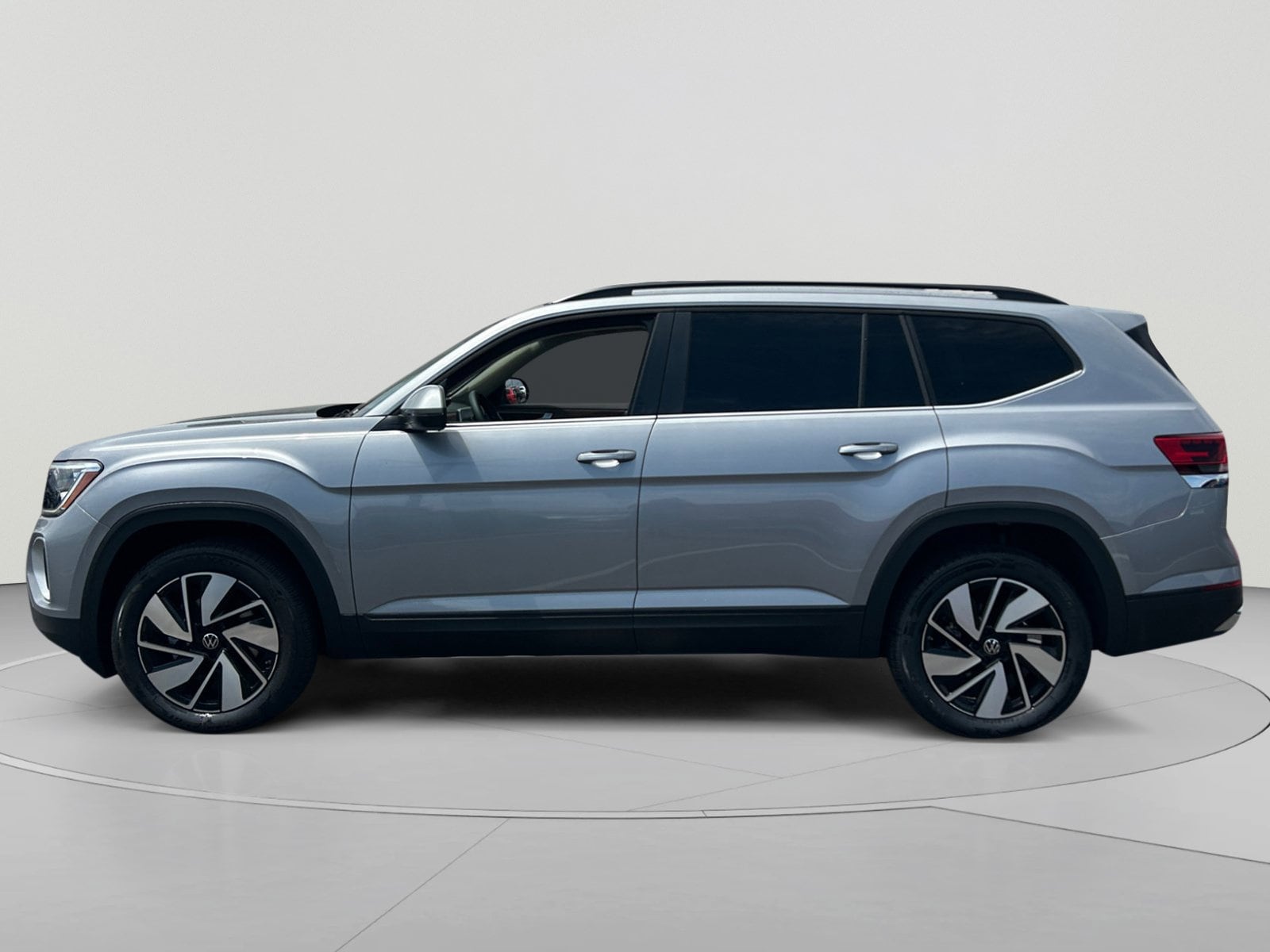2026 Volkswagen Atlas SE w/Tech - Photo 2