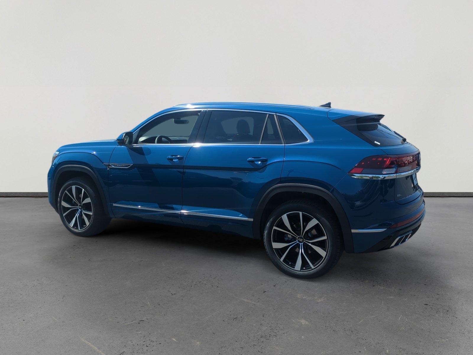 2026 Volkswagen Atlas Cross Sport SEL Premium R-Line photo 3