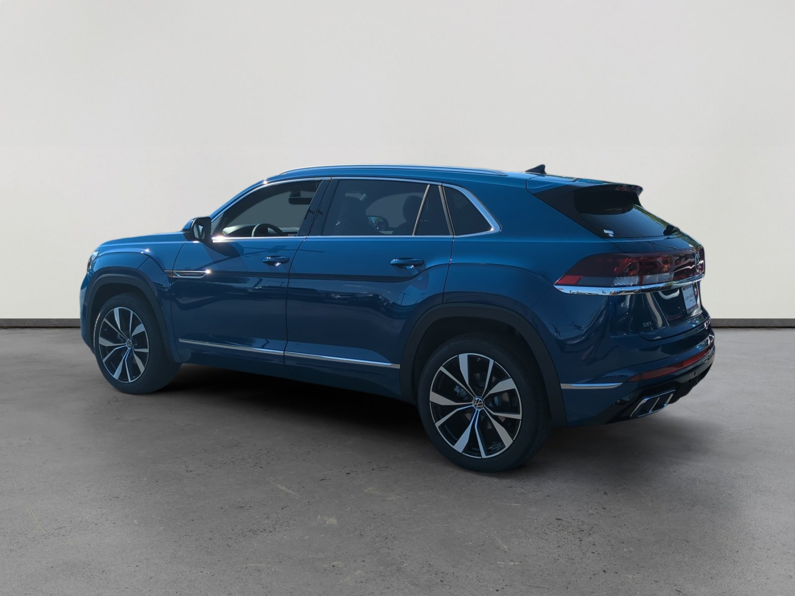 2026 Volkswagen Atlas Cross Sport SEL Premium R-Line photo 3