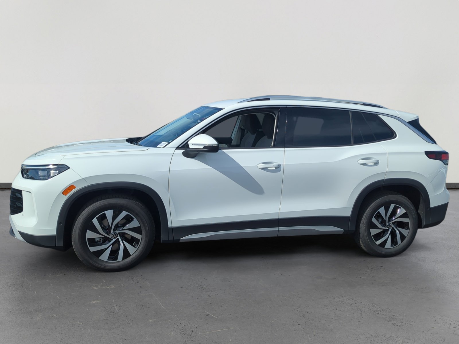 2026 Volkswagen Tiguan S photo 2