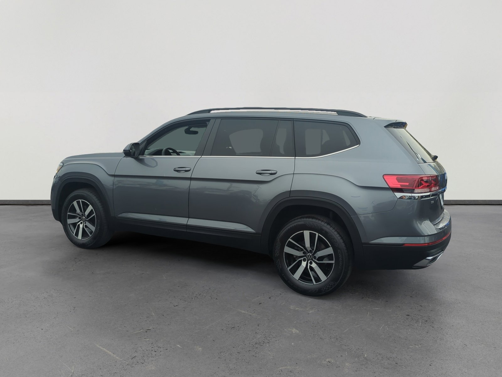 2022 Volkswagen Atlas SE photo 2