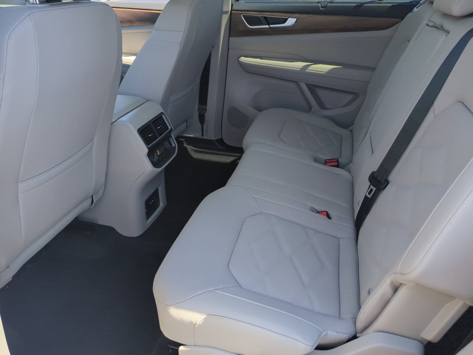 2026 Volkswagen Atlas SE w/Tech - Photo 17