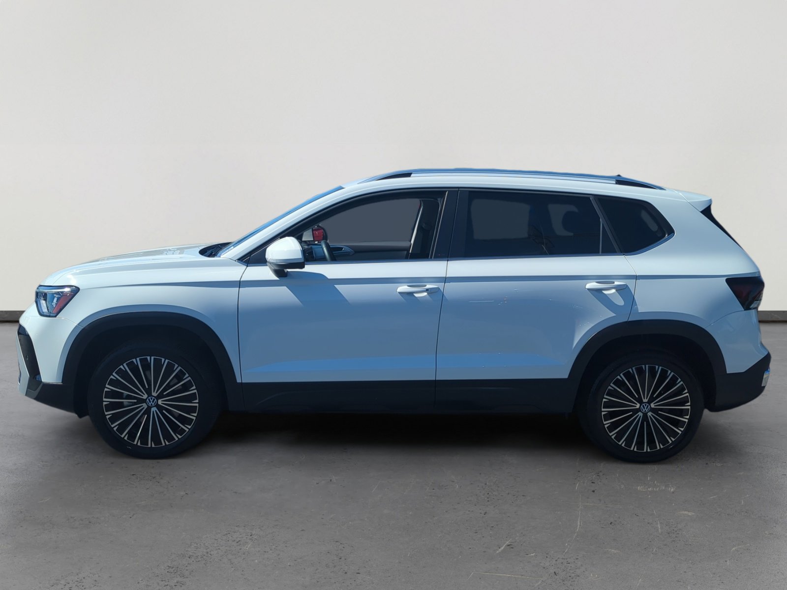 2025 Volkswagen Taos SE photo 2