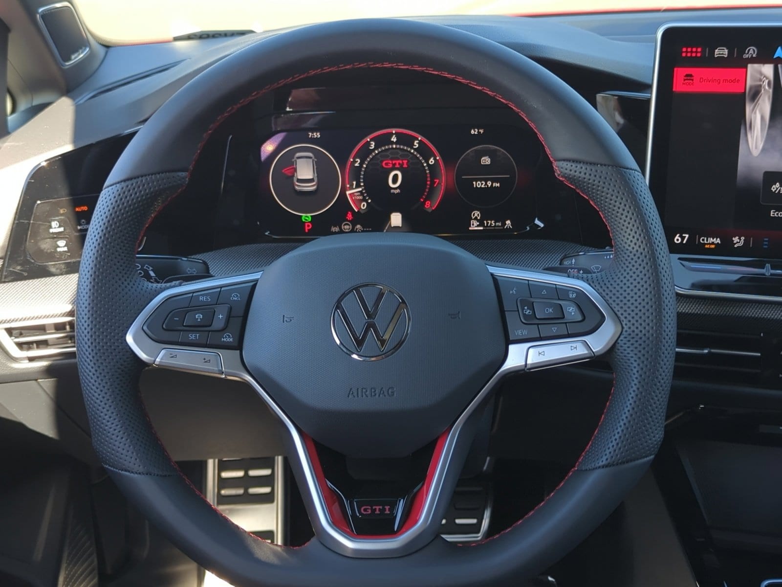 2025 Volkswagen Golf GTI SE - Photo 9