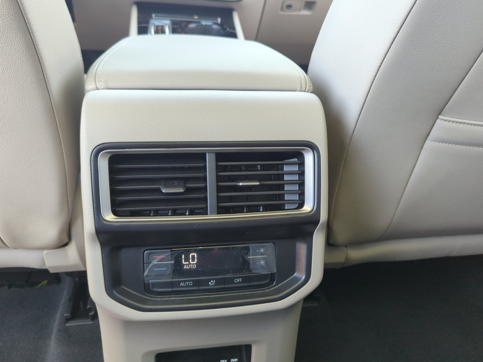 2026 Volkswagen Atlas SE w/Tech - Photo 31