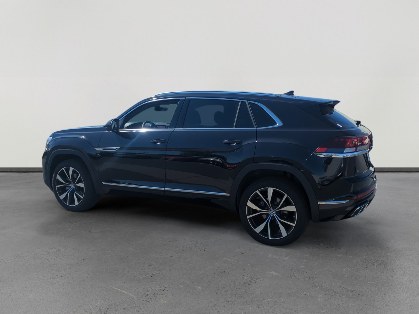 2025 Volkswagen Atlas Cross Sport SEL Premium R-Line photo 3