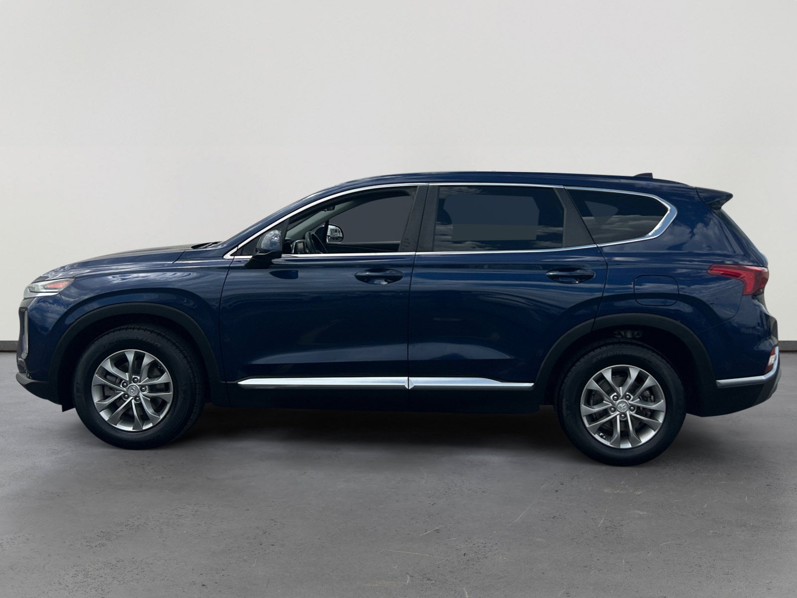 Used 2019 Hyundai Santa Fe SE with VIN 5NMS23AD9KH011555 for sale in Avondale, AZ