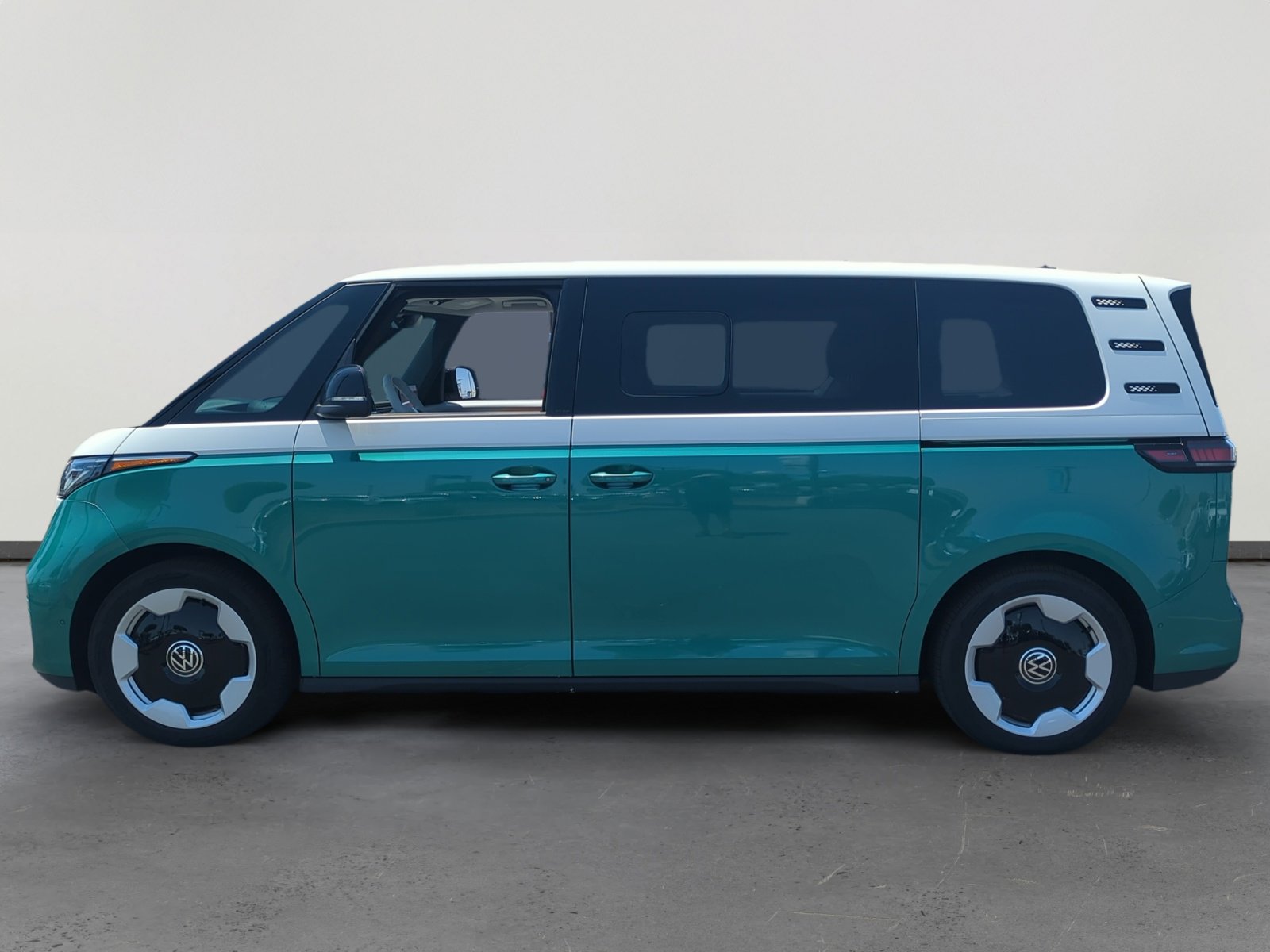 2025 Volkswagen ID. Buzz Pro Plus photo 2