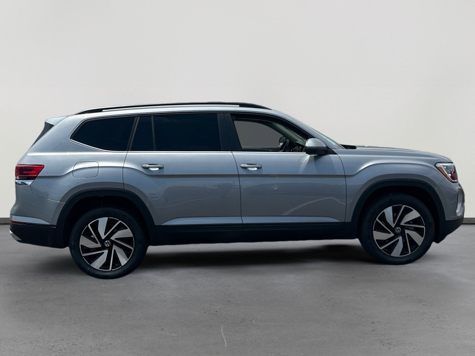 2026 Volkswagen Atlas SE w/Tech - Photo 6