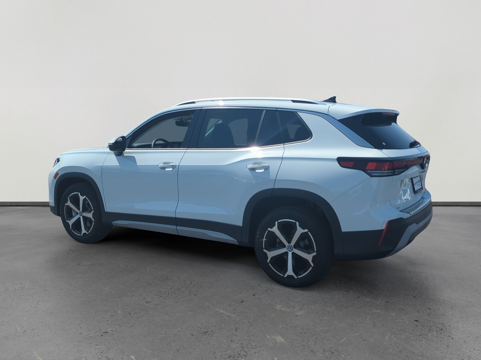 2025 Volkswagen Tiguan SE photo 3