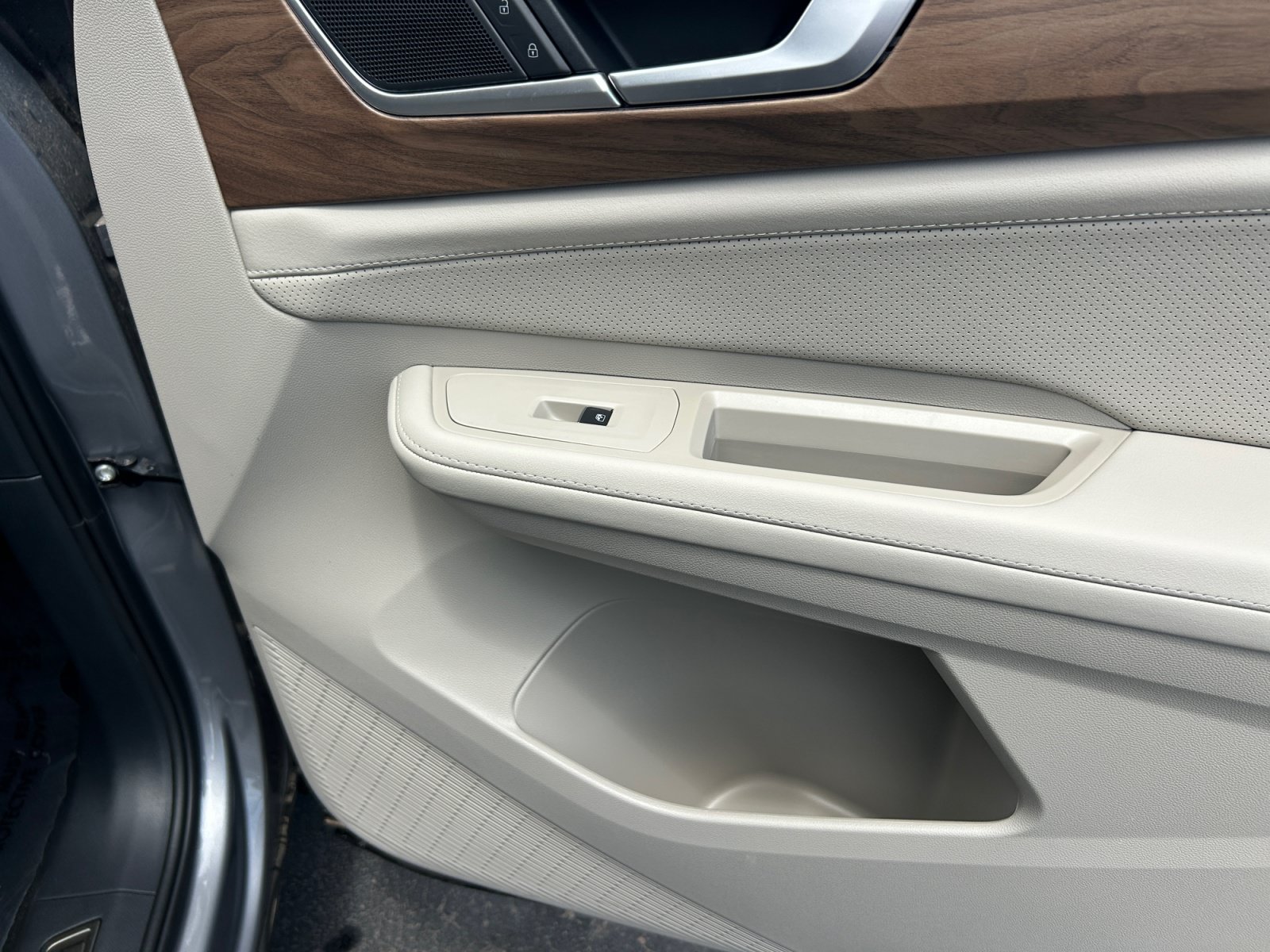 2026 Volkswagen Atlas SE w/Tech - Photo 16