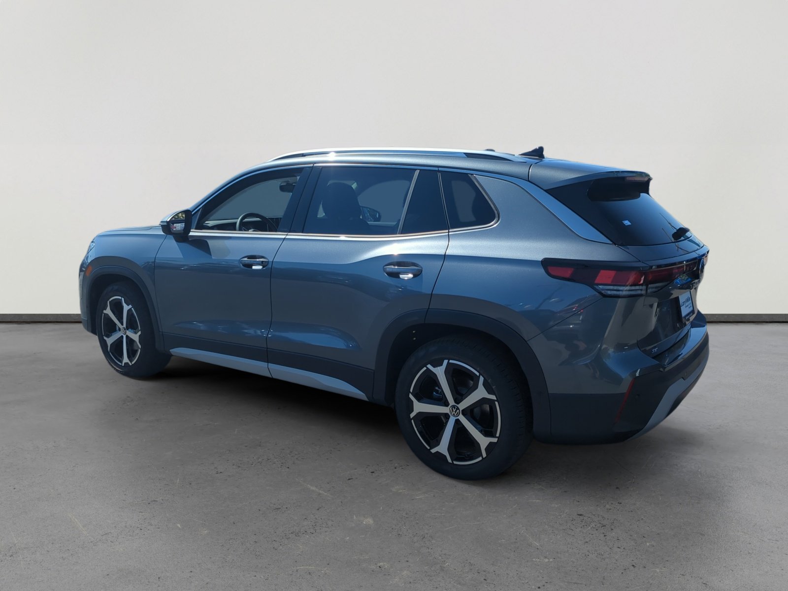 2025 Volkswagen Tiguan SE photo 3
