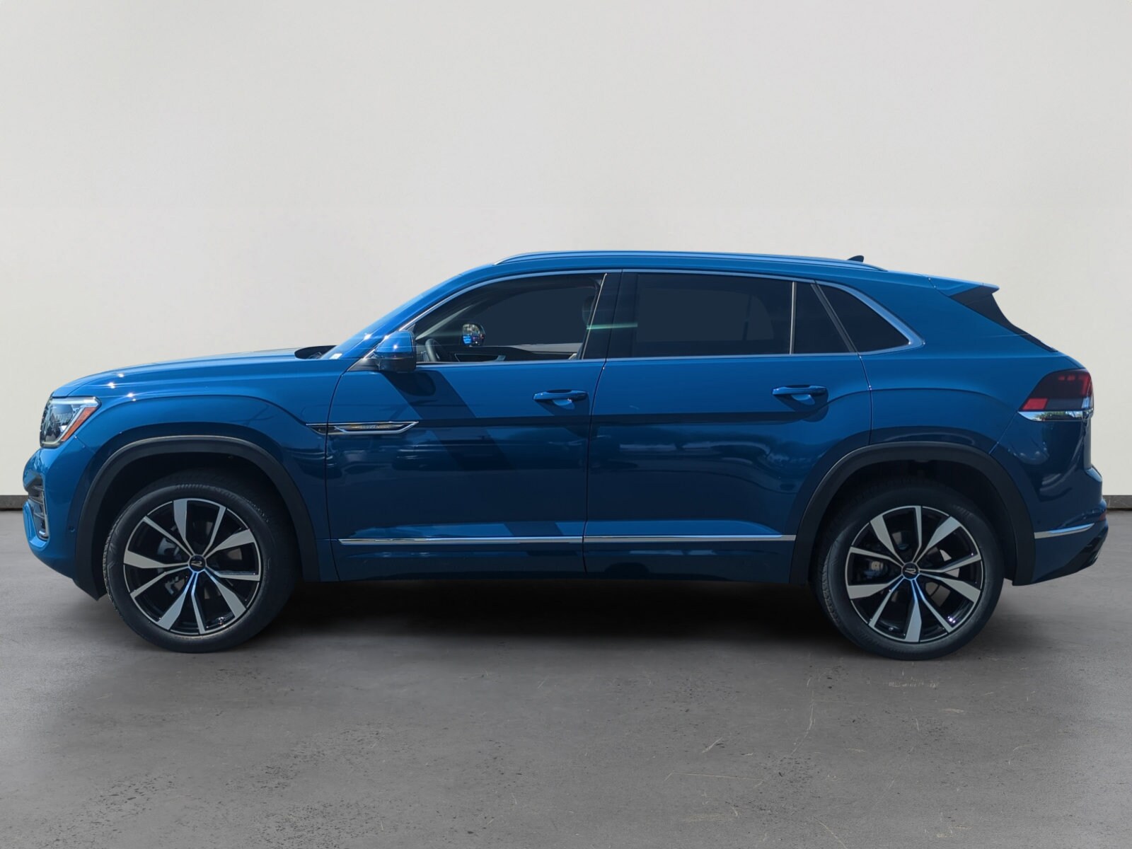 2026 Volkswagen Atlas Cross Sport SEL Premium R-Line photo 2