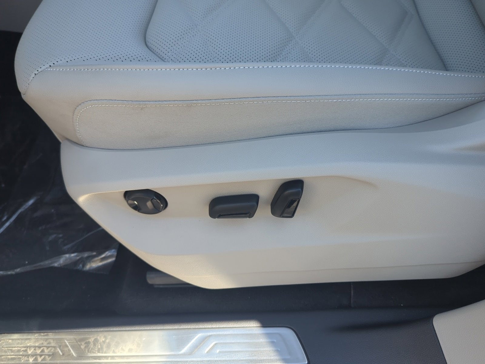 2026 Volkswagen Atlas SE w/Tech - Photo 14