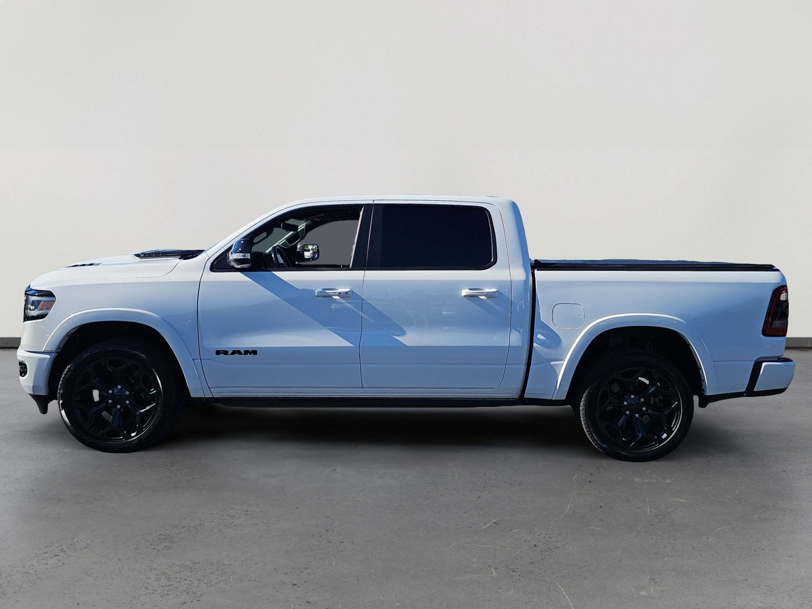 2022 Ram 1500 Limited photo 2