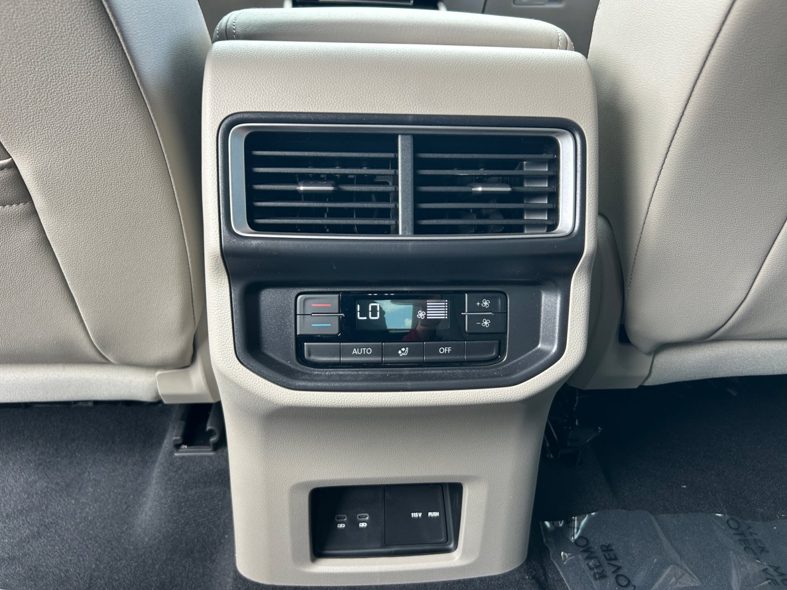 2026 Volkswagen Atlas SE w/Tech - Photo 30