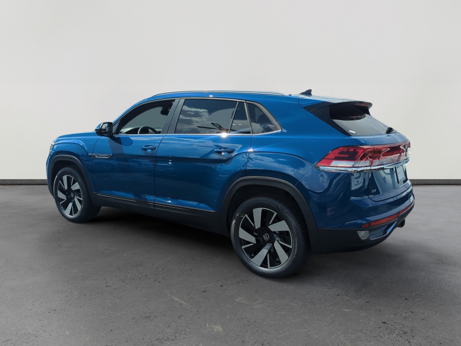 2026 Volkswagen Atlas Cross Sport SE Technology photo 3