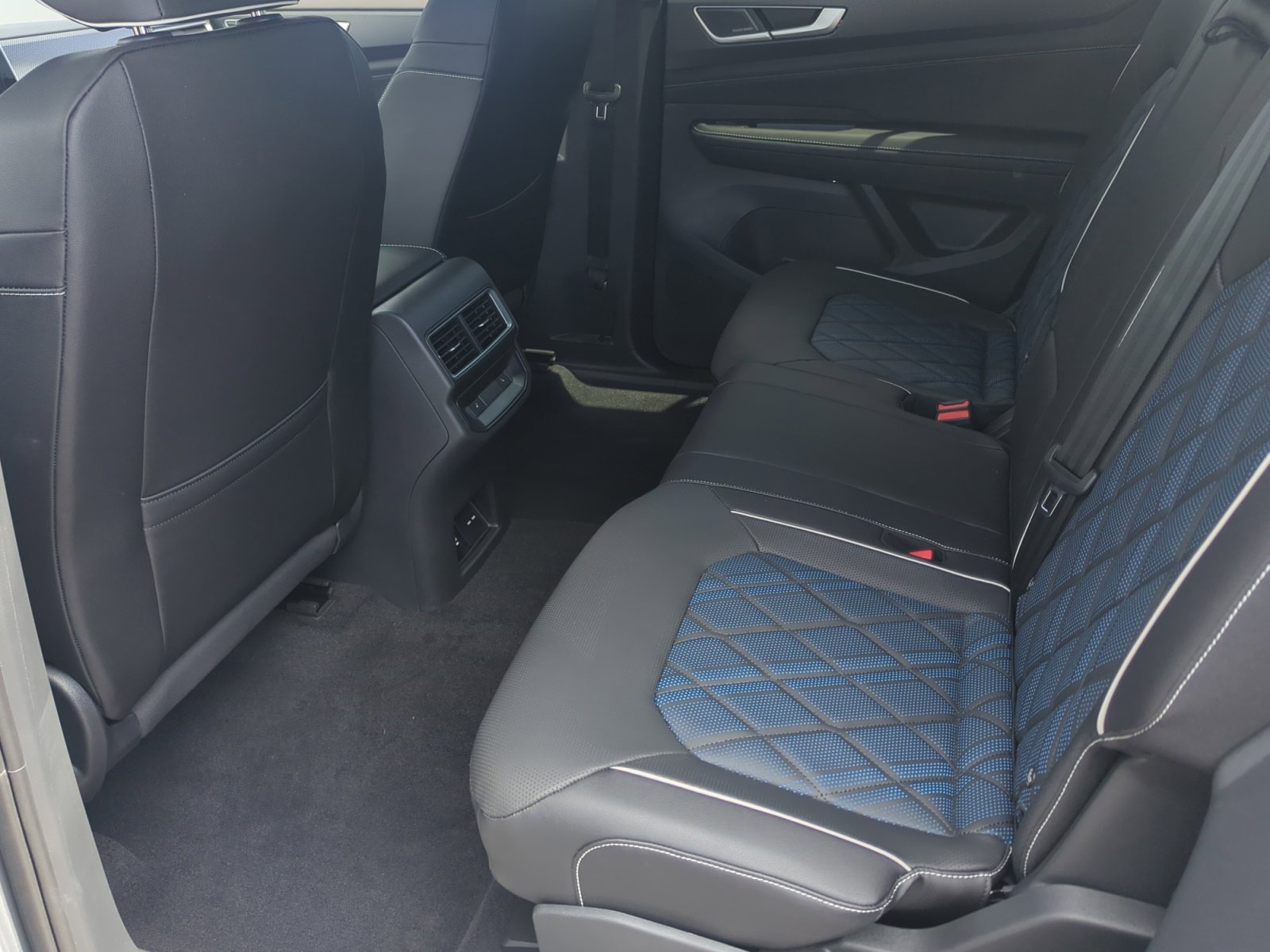 2026 Volkswagen Atlas Cross Sport SEL Premium R-LINE - Photo 17