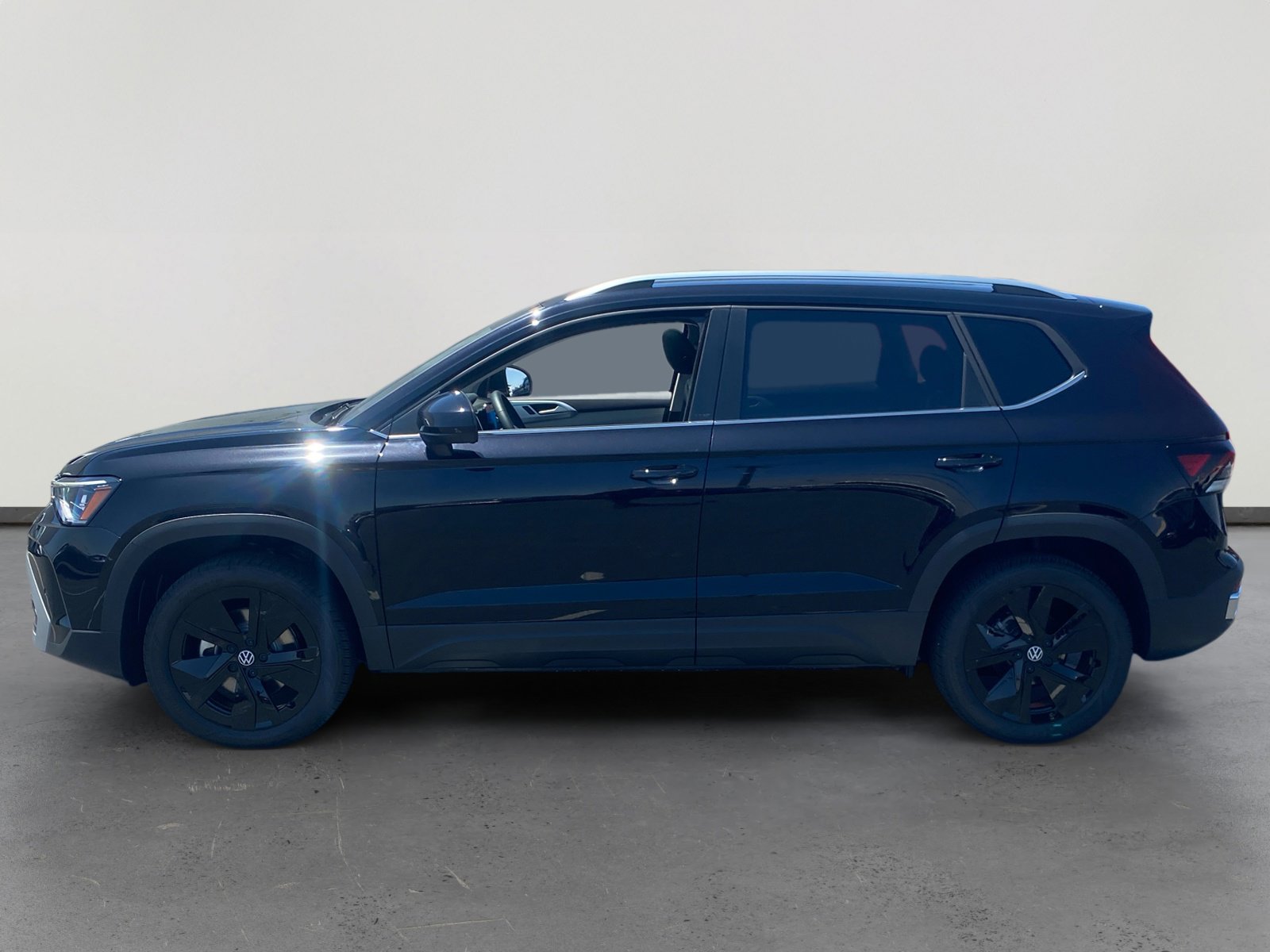 2025 Volkswagen Taos SE photo 2