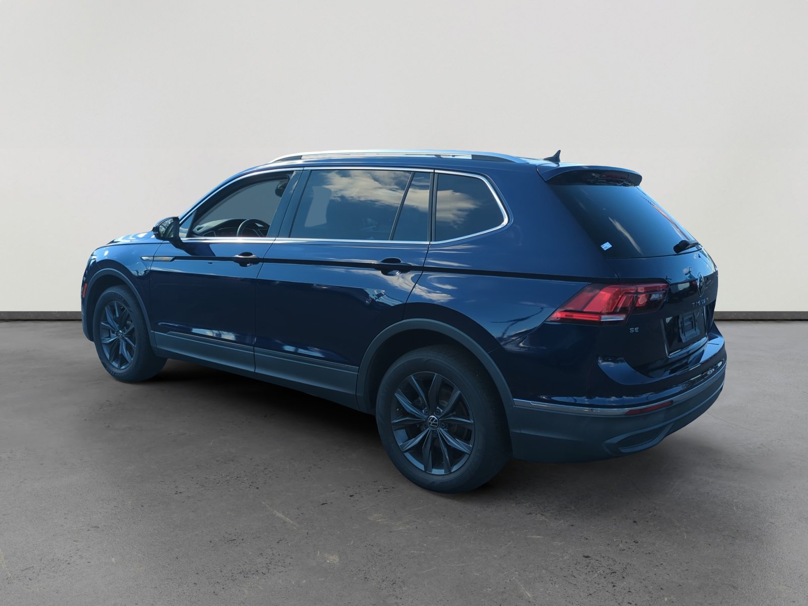 2022 Volkswagen Tiguan SE photo 3