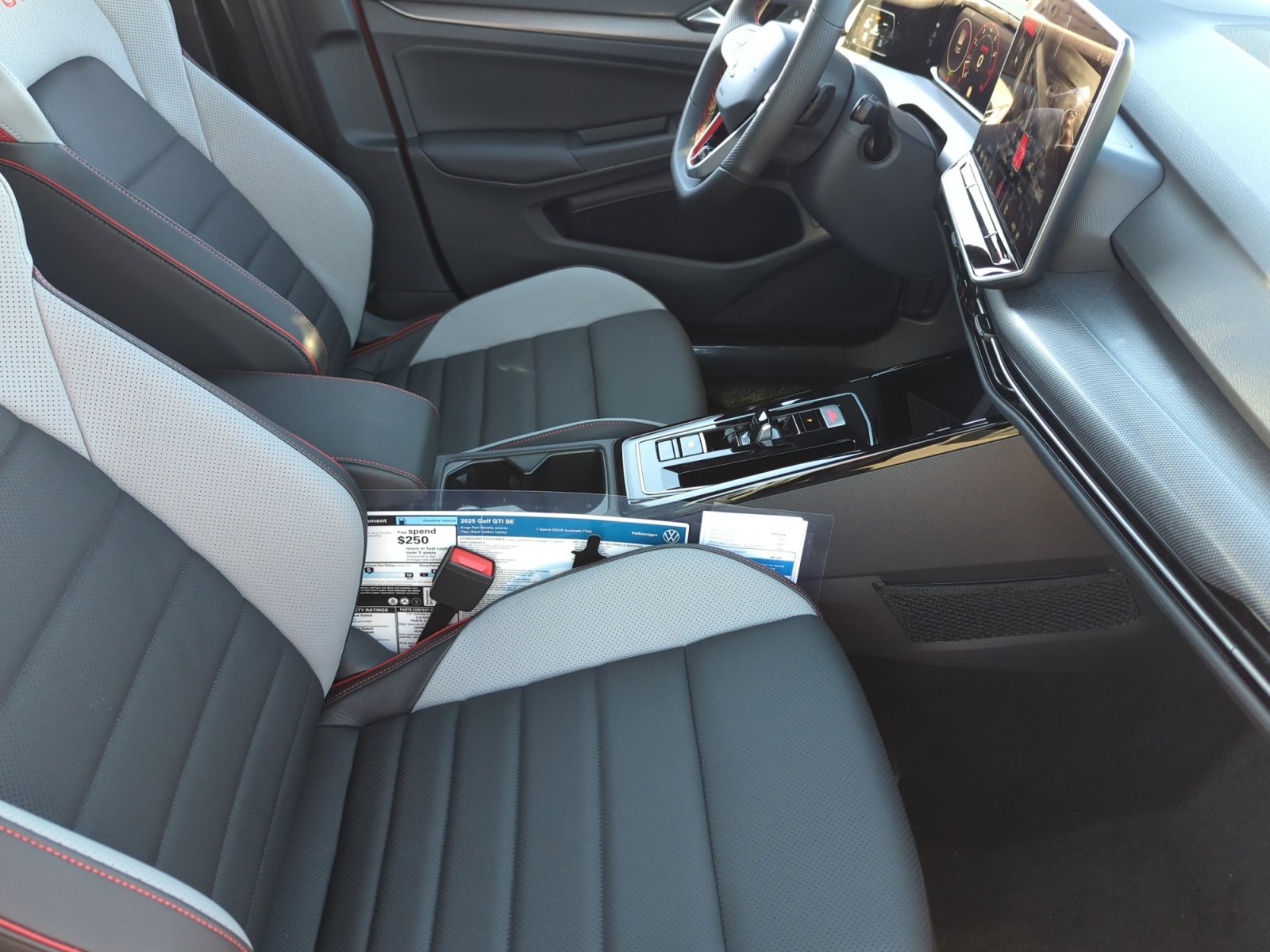 2025 Volkswagen Golf GTI SE - Photo 18