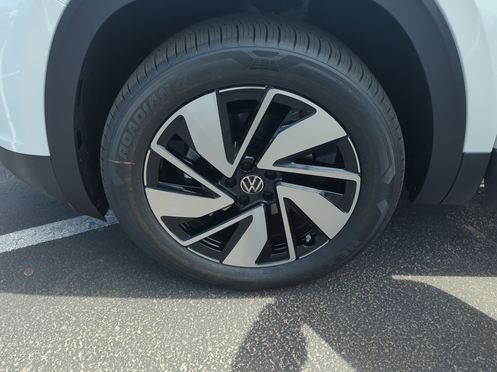 2026 Volkswagen Atlas SE w/Tech - Photo 25