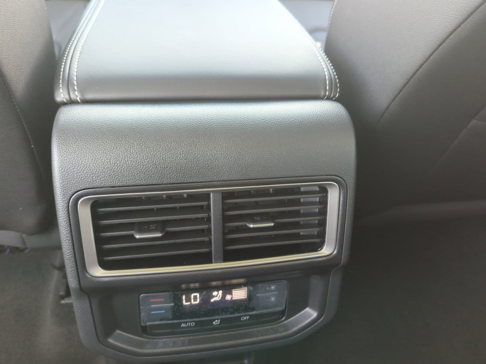 2026 Volkswagen Atlas SE w/Tech - Photo 31