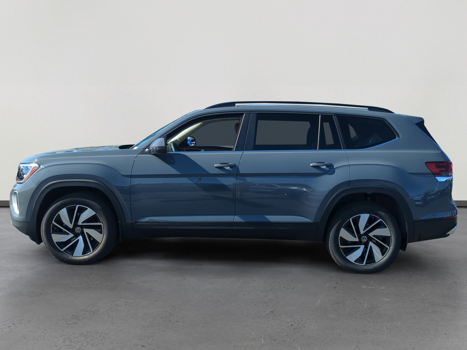 2026 Volkswagen Atlas SE Technology photo 2
