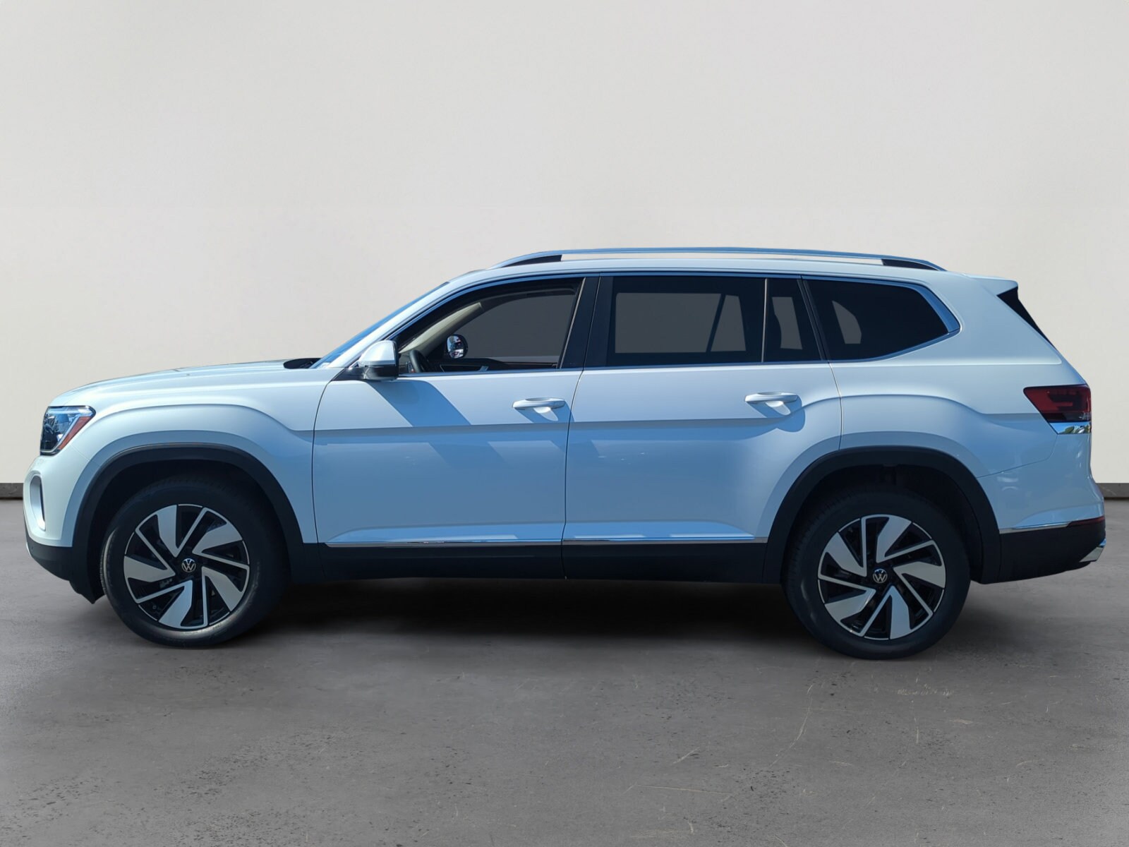 2026 Volkswagen Atlas SEL photo 2
